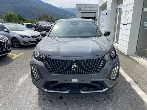PEUGEOT 2008 1.2 Hybrid 145 Allure Premium