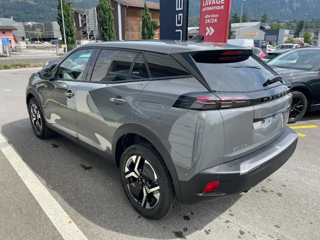 PEUGEOT 2008 1.2 Hybrid 145 Allure Premium