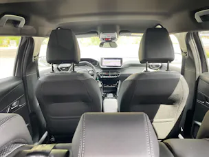 PEUGEOT 2008 1.2 Hybrid 145 Allure Premium