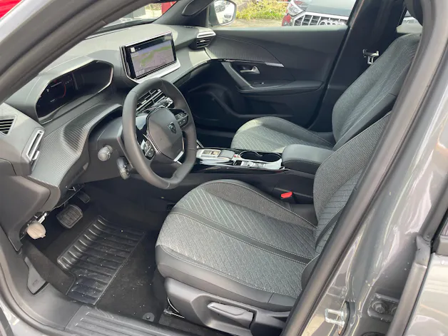 PEUGEOT 2008 1.2 Hybrid 145 Allure Premium