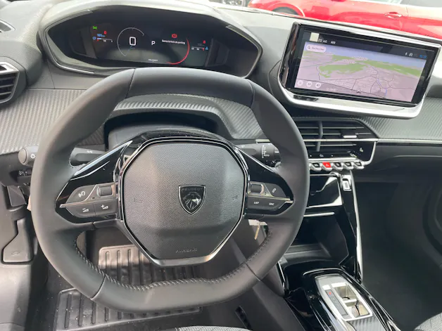 PEUGEOT 2008 1.2 Hybrid 145 Allure Premium