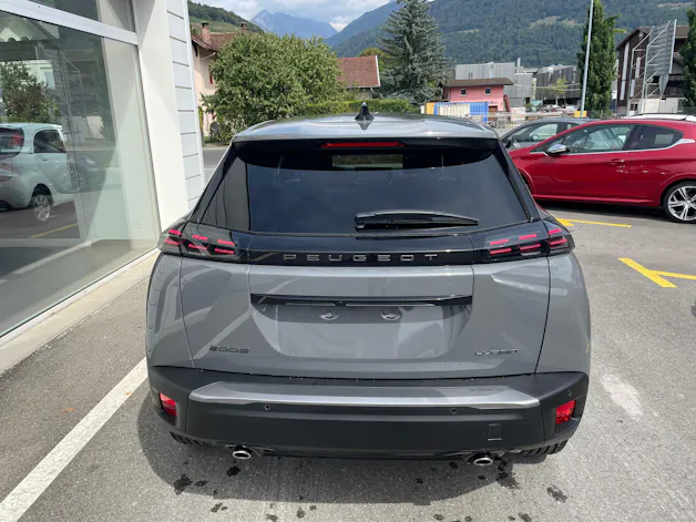 PEUGEOT 2008 1.2 Hybrid 145 Allure Premium
