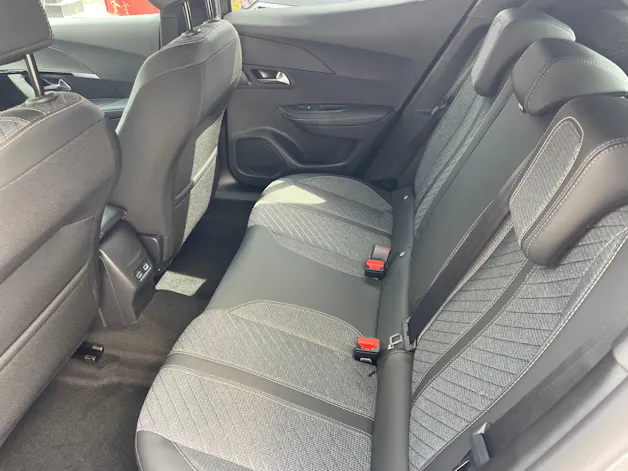PEUGEOT 2008 1.2 Hybrid 145 Allure Premium