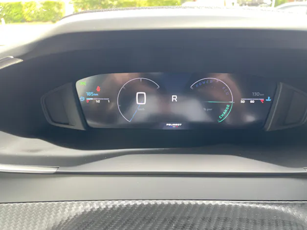 PEUGEOT 2008 1.2 Hybrid 145 Allure Premium