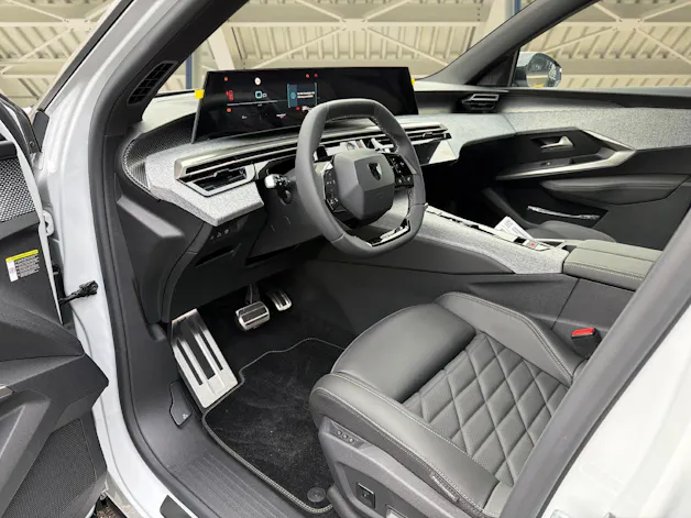 PEUGEOT 5008 1.2 Hybrid GT Exclusive