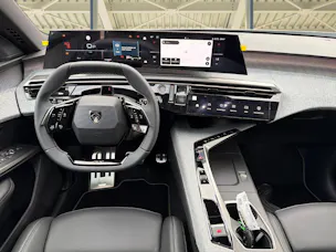PEUGEOT 5008 1.2 Hybrid GT Exclusive