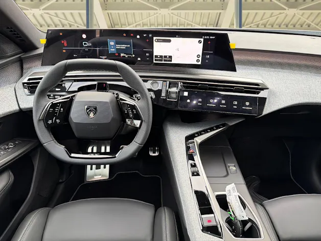 PEUGEOT 5008 1.2 Hybrid GT Exclusive