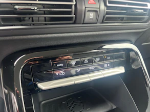 https://vehicle.imgix.net/4485828/1a0d96c4-de4a-4320-a80c-46abeeb18cb7.jpg