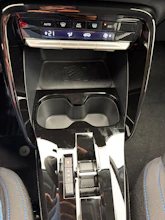 https://vehicle.imgix.net/4485831/f0d7e02c-f975-4de2-8981-b41f15779400.jpg
