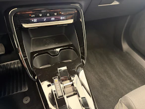 https://vehicle.imgix.net/4485832/e96371b4-79a0-4afb-bba2-6a63ceb00b1a.jpg