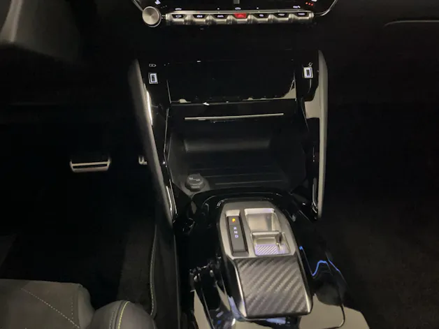 PEUGEOT 208 1.2 Hybrid 145 GT Exclusive