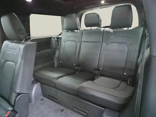 Land Rover Defender 130 3.0 D I6 350 X-Dynamic HSE