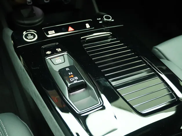 AUDI Q6 e-tron S line quattro