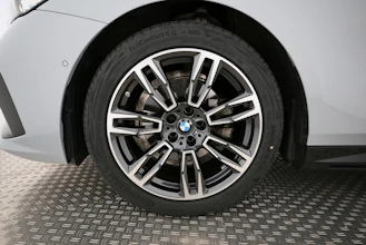 https://vehicle.imgix.net/4486048/27605cc3-6fab-4ff4-aa6b-c3b8f2e17181.jpg
