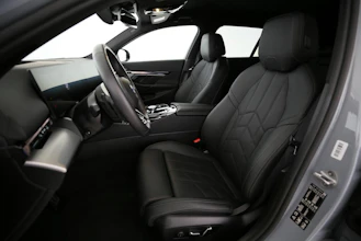 https://vehicle.imgix.net/4486048/36d199ca-e908-4a2b-8e67-f5f0569f3ef2.jpg