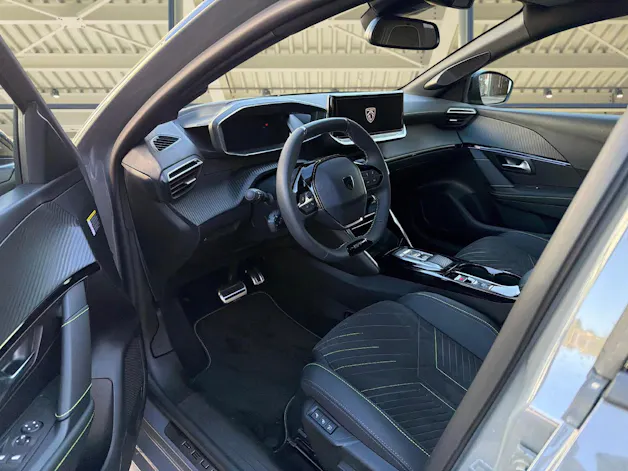 PEUGEOT 208 1.2 Hybrid 145 GT Exclusive