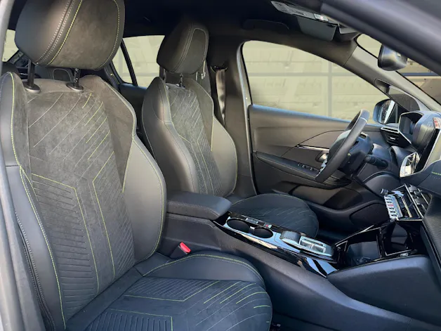 PEUGEOT 208 1.2 Hybrid 145 GT Exclusive