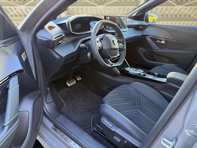 PEUGEOT 208 1.2 Hybrid 145 GT Exclusive