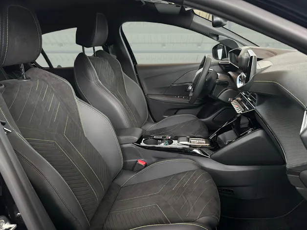 PEUGEOT 208 1.2 Hybrid 145 GT Exclusive