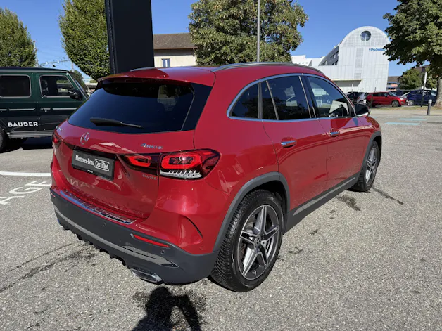 MERCEDES-BENZ GLA 250 AMG Line 4matic