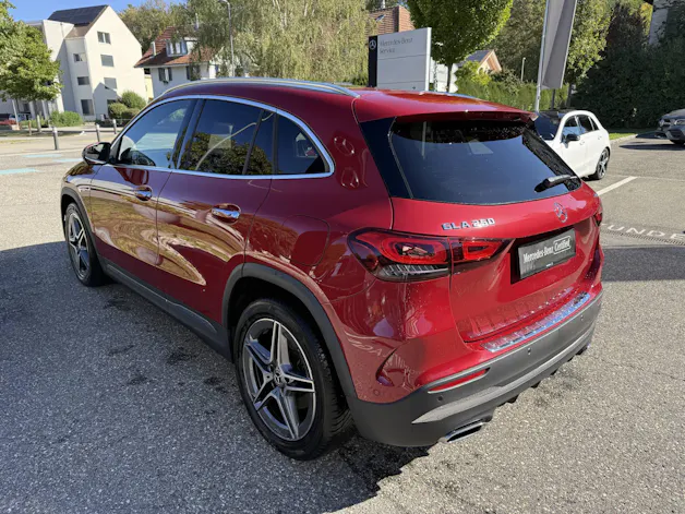 MERCEDES-BENZ GLA 250 AMG Line 4matic