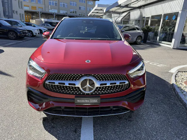 MERCEDES-BENZ GLA 250 AMG Line 4matic
