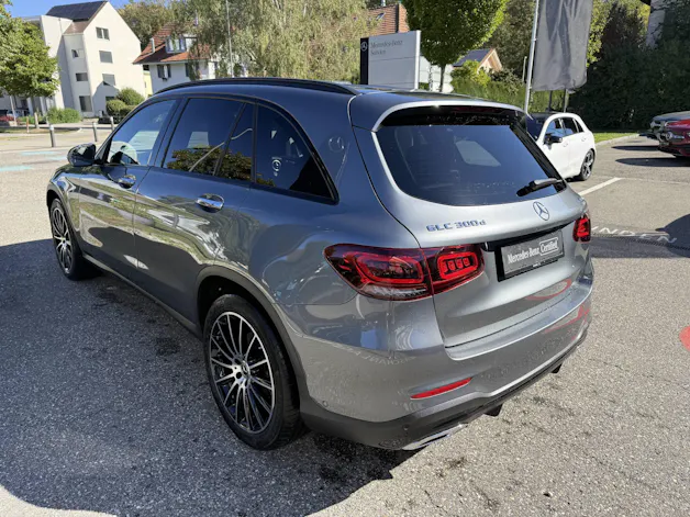 MERCEDES-BENZ GLC 300 d AMG Line 4m