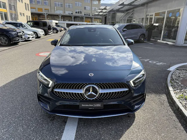 MERCEDES-BENZ A 200 AMG Line 4m