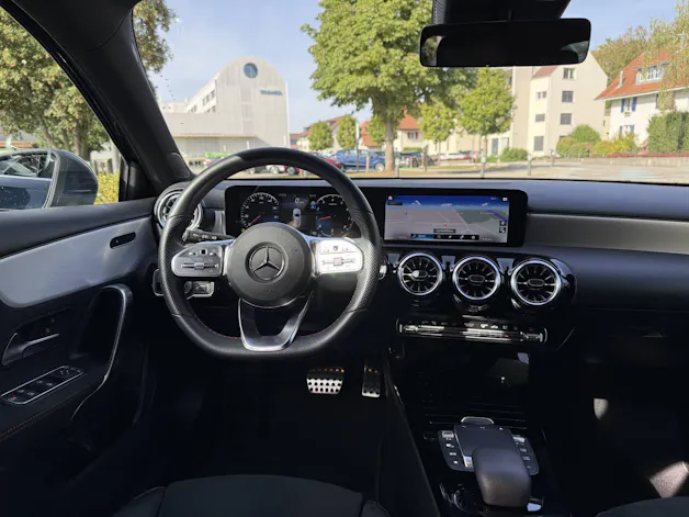 MERCEDES-BENZ A 200 AMG Line 4m