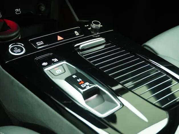 AUDI Q6 e-tron S line quattro