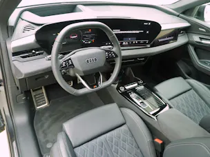 AUDI Q6 e-tron S line quattro