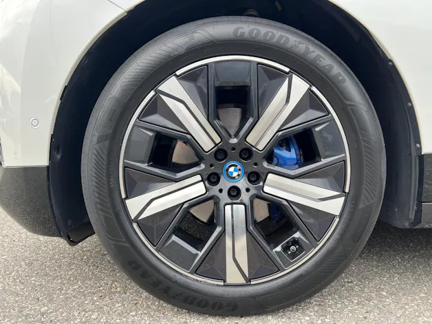 BMW iX xDrive40 (CH)🔋