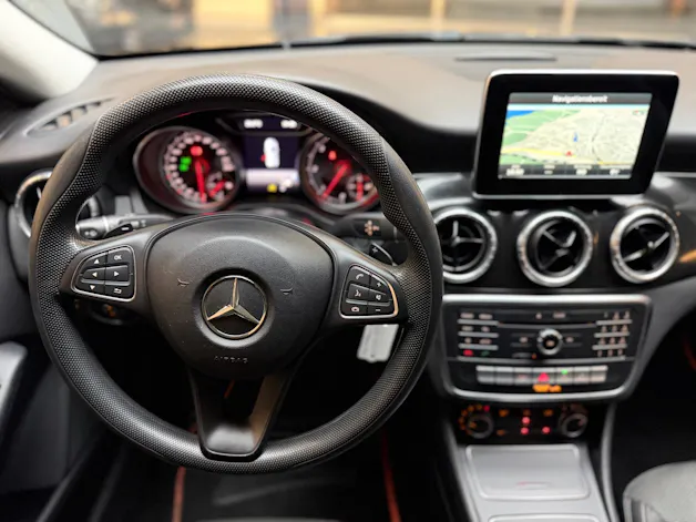 MERCEDES-BENZ CLA-Klasse X117 Shooting Brake CLA 200 d