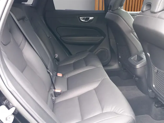 VOLVO XC60 2.0 B5 MH Plus Dark AWD
