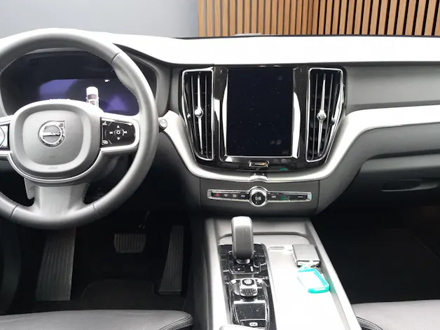 VOLVO XC60 2.0 B5 MH Plus Dark AWD