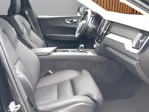 VOLVO XC60 2.0 B5 MH Plus Dark AWD