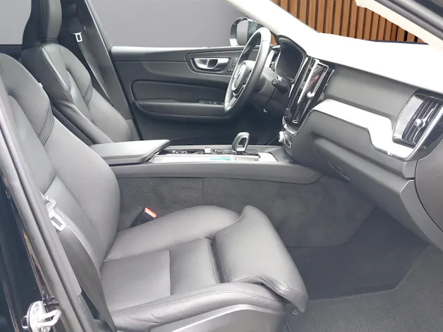 VOLVO XC60 2.0 B5 MH Plus Dark AWD