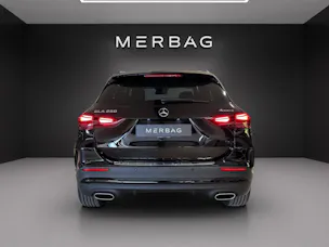 MERCEDES-BENZ GLA 250 4MATIC Swiss Star
