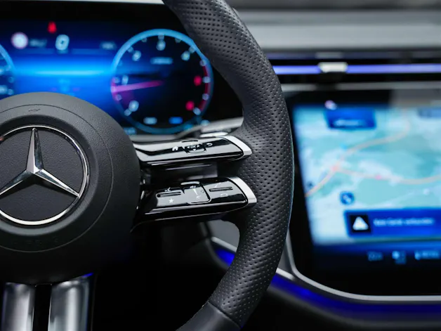 MERCEDES-BENZ E 220 d AMG Line 9G-Tronic *21" Felgen*Werksgarantie*Panorama*Lenkradheizung*