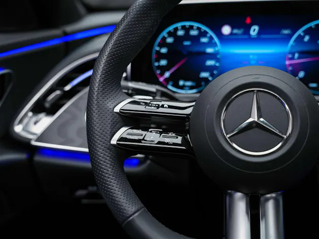 MERCEDES-BENZ E 220 d AMG Line 9G-Tronic *21" Felgen*Werksgarantie*Panorama*Lenkradheizung*