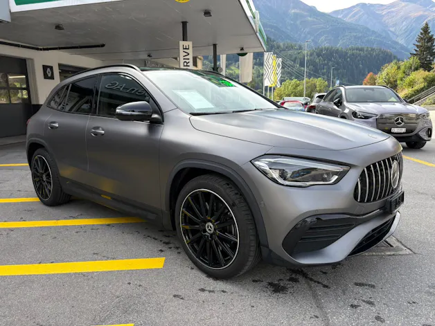 MERCEDES-BENZ GLA 250 AMG Line 4Matic