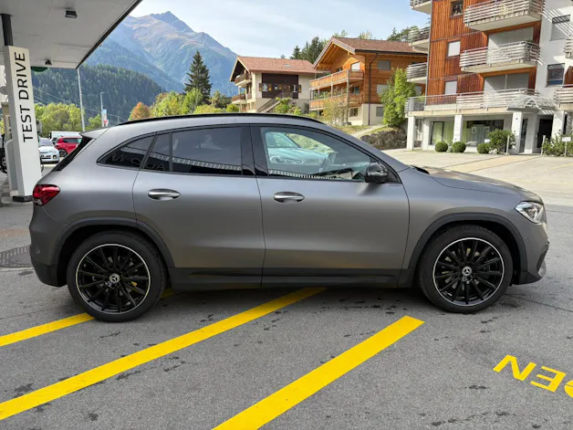 MERCEDES-BENZ GLA 250 AMG Line 4Matic