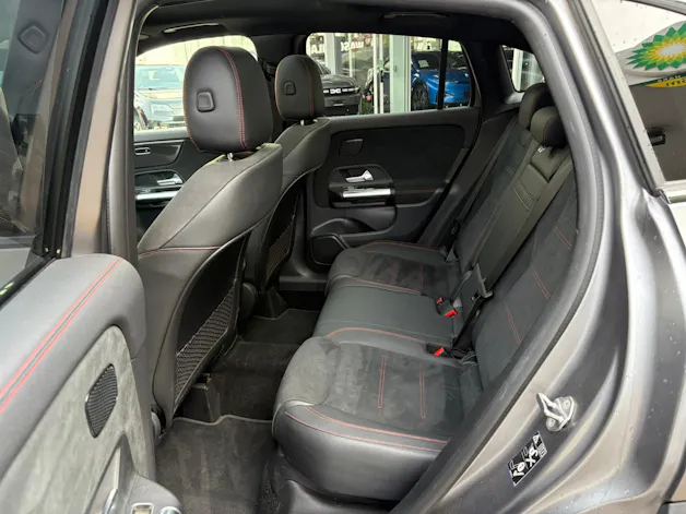 MERCEDES-BENZ GLA 250 AMG Line 4Matic