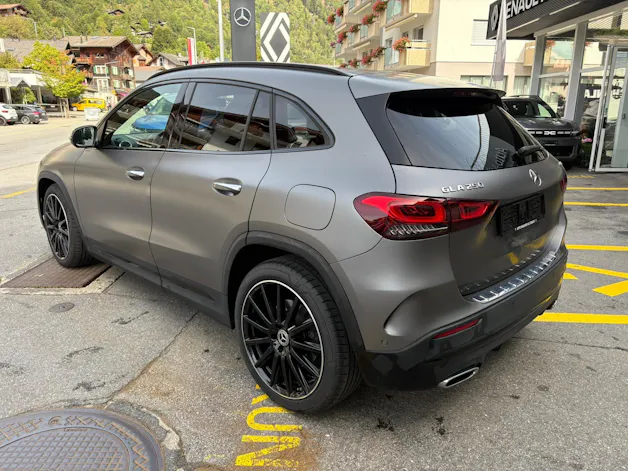 MERCEDES-BENZ GLA 250 AMG Line 4Matic