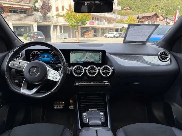 MERCEDES-BENZ GLA 250 AMG Line 4Matic