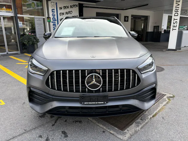 MERCEDES-BENZ GLA 250 AMG Line 4Matic