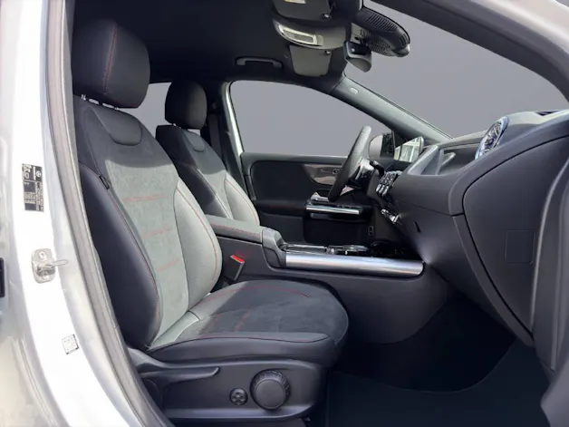 MERCEDES-BENZ GLA 250 4MATIC Swiss Star