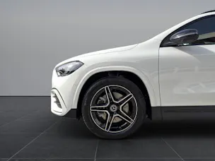 MERCEDES-BENZ GLA 250 4MATIC Swiss Star