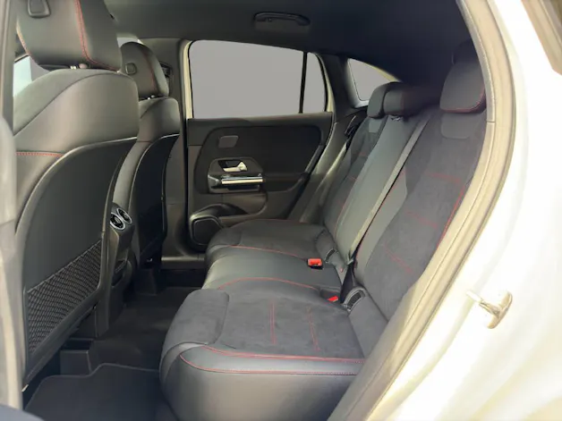MERCEDES-BENZ GLA 250 4MATIC Swiss Star