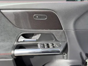 MERCEDES-BENZ GLA 250 4MATIC Swiss Star